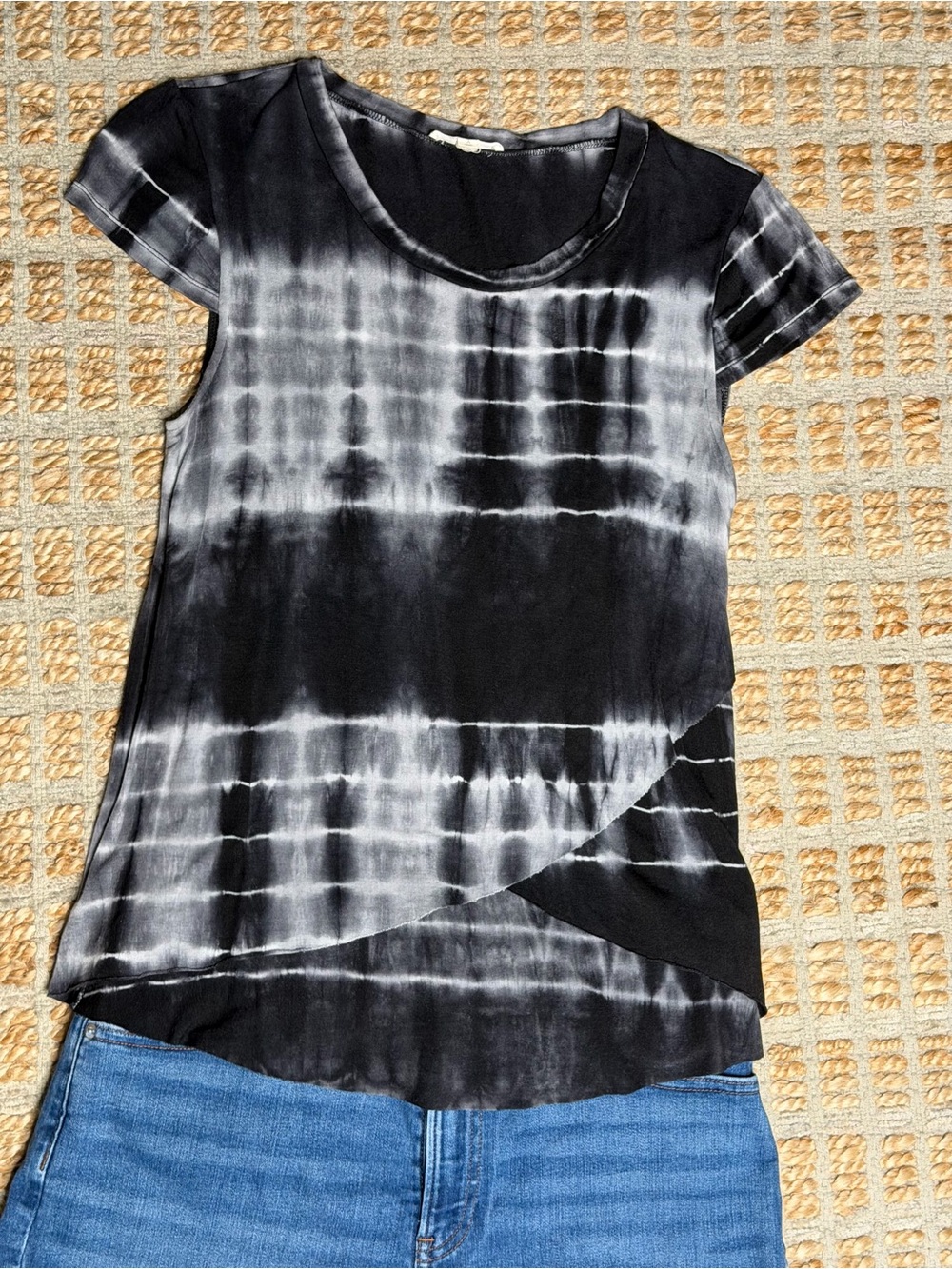 Black & White Tie-Dye Short Sleeve Women's Top